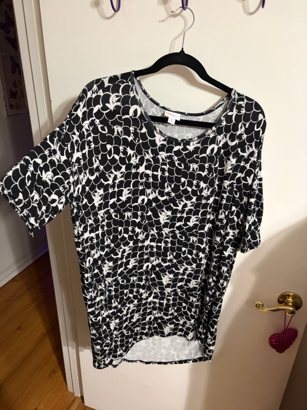 🧡 Medium LuLaRoe Black and White Scallop Print Tunic